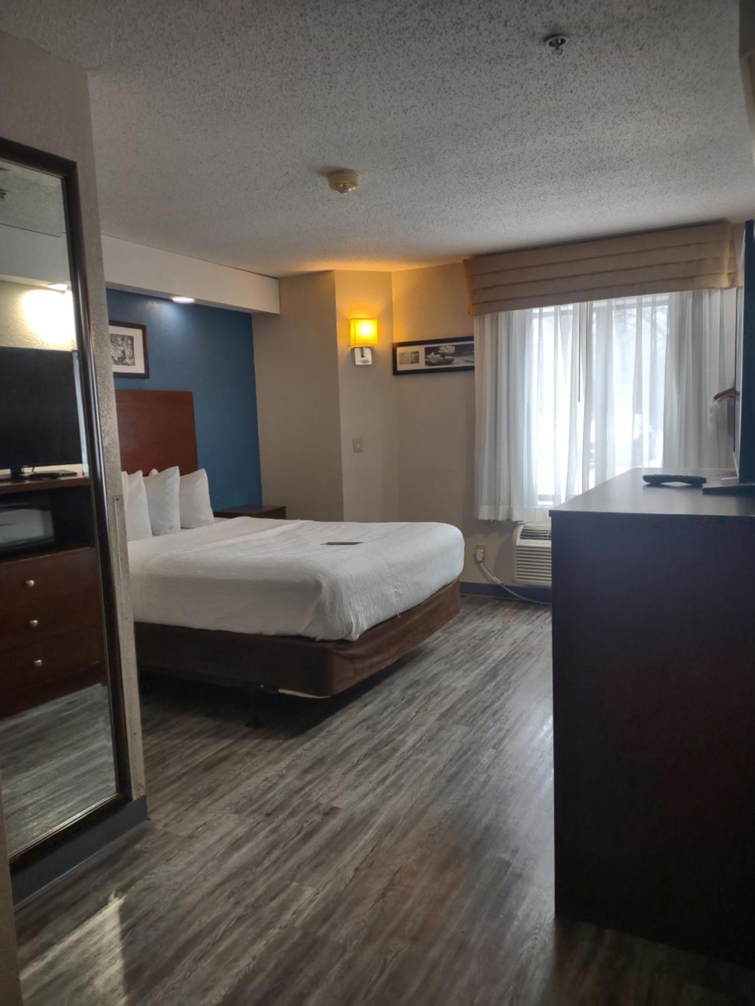 Baymont By Wyndham Flat Rock Hotell Eksteriør bilde