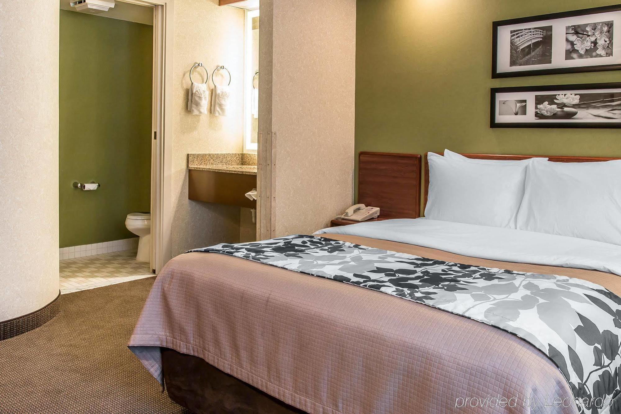 Baymont By Wyndham Flat Rock Hotell Eksteriør bilde